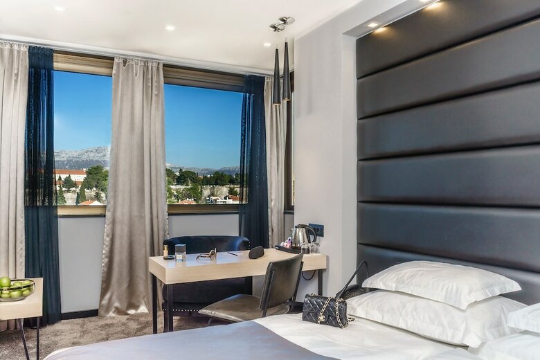 Hostal The View Luxury Rooms