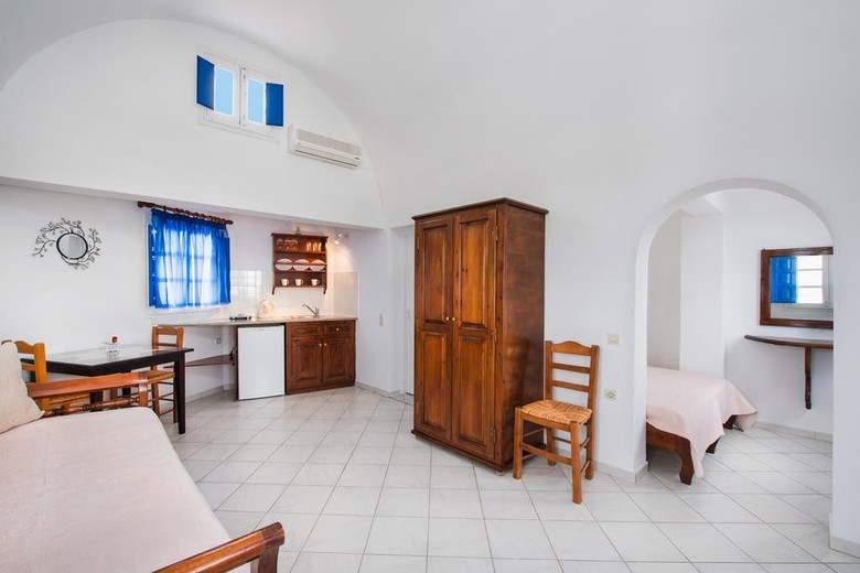 Georgis Apartments