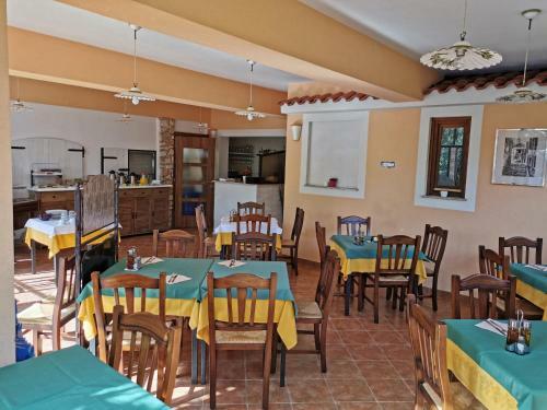 Hostal Rooms And Apartment Feral