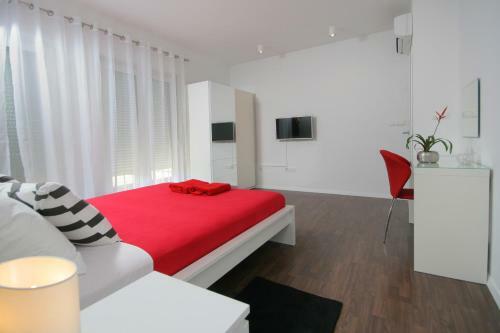 Charm Apartments And Rooms