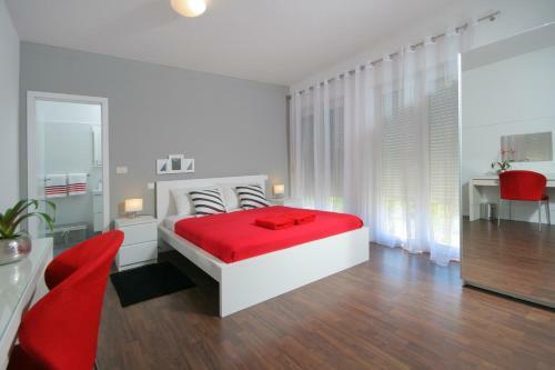 Charm Apartments And Rooms