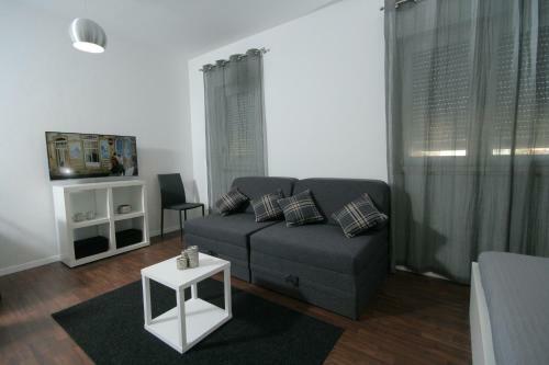 Charm Apartments And Rooms