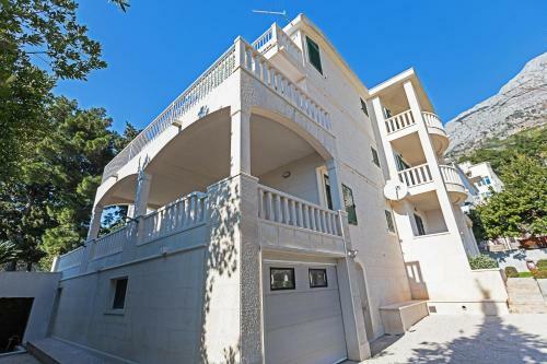 Apartamentos Guest House Villa Ana