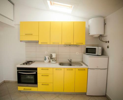 Apartments Tre?nja