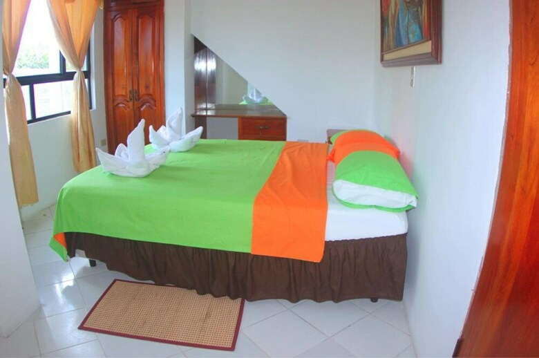 Hotel The Island Home
