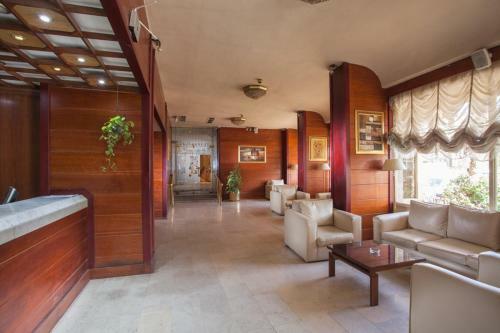 Pyramids Plaza Hotel