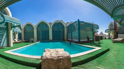 Pyramids Plaza Hotel