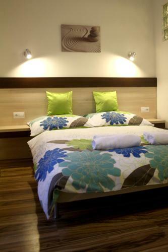 Hostal Guest House Vila Pod Lesom