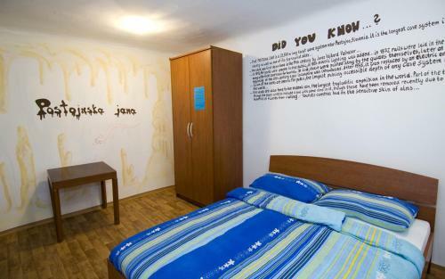 Hostal Alibi B11