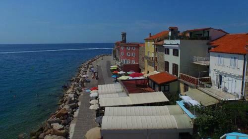 Apartments & Rooms Riva