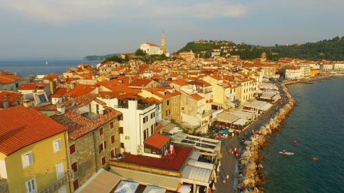 Apartments & Rooms Riva
