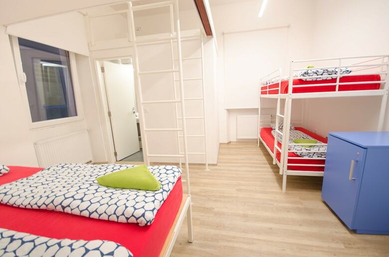 Hostal Rooms Ambro?i?