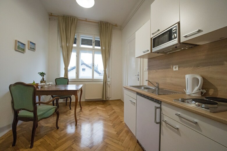 Hostal B&B Vila Teslova