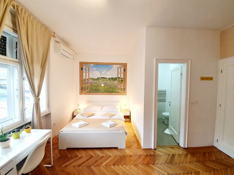 Hostal B&B Vila Teslova