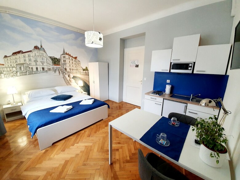 Hostal B&B Vila Teslova