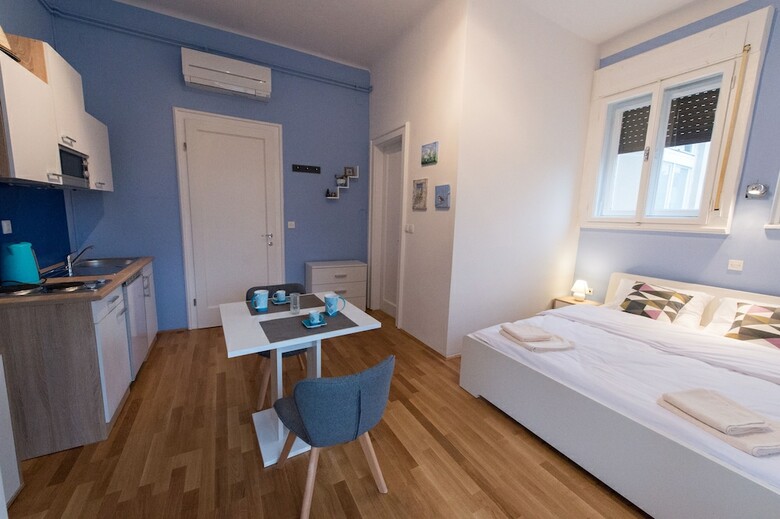 Hostal B&B Vila Teslova
