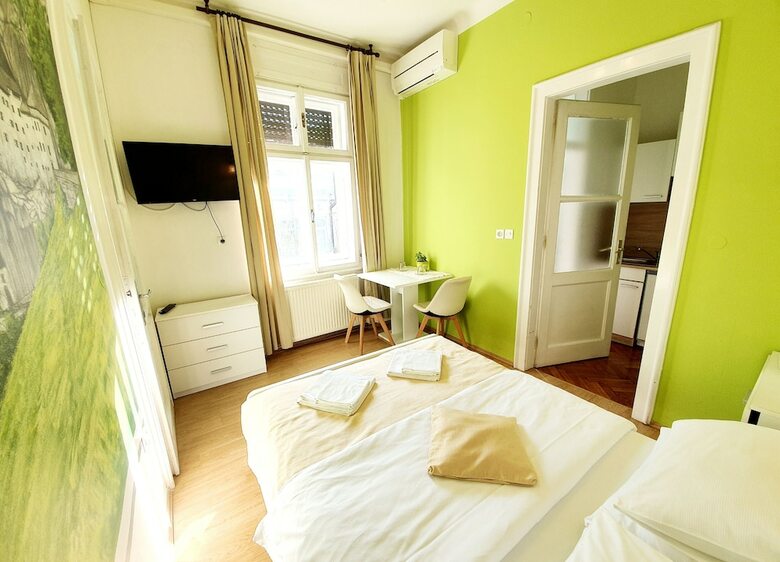Hostal B&B Vila Teslova