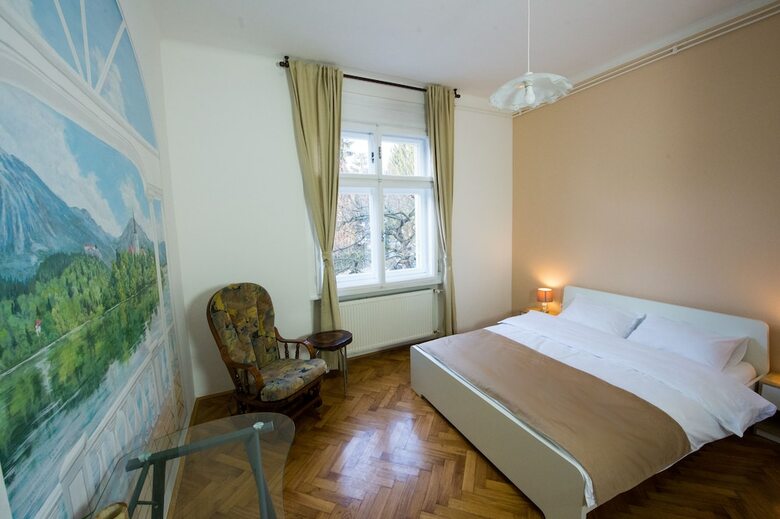 Hostal B&B Vila Teslova