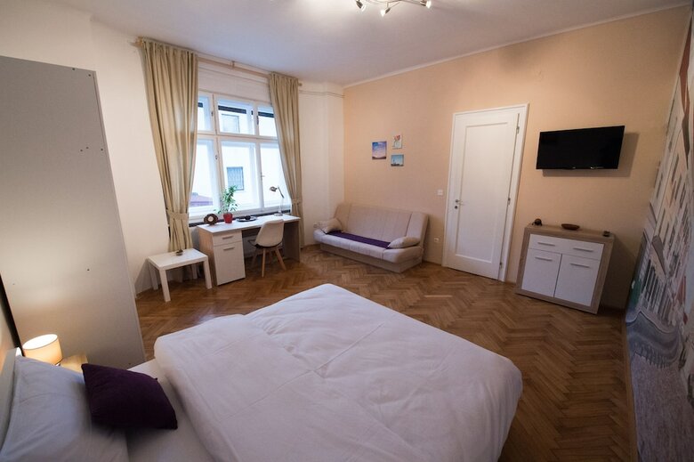 Hostal B&B Vila Teslova