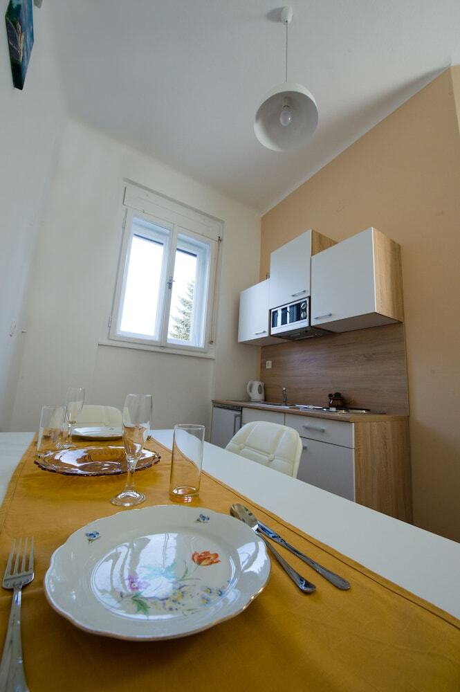 Hostal B&B Vila Teslova