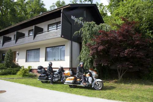 Bed & Breakfast Alparti Mini Hotel