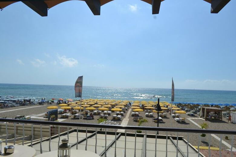 Apartamento Hof Van Holland Carihuela