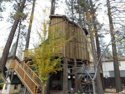 Hotel Castle Wood Theme Cottages- Couples Only