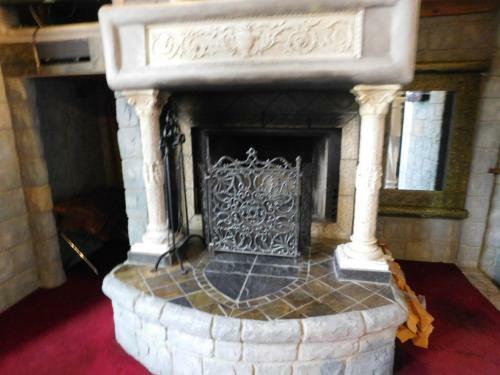 Hotel Castle Wood Theme Cottages- Couples Only