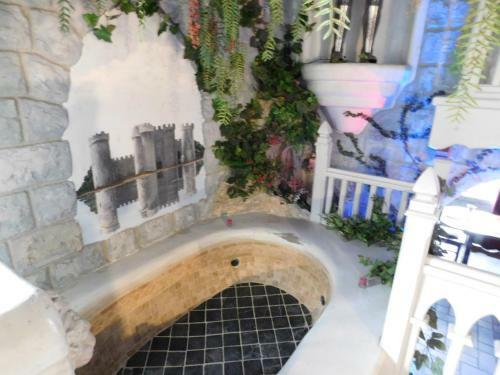 Hotel Castle Wood Theme Cottages- Couples Only