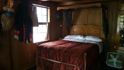 Hotel Castle Wood Theme Cottages- Couples Only