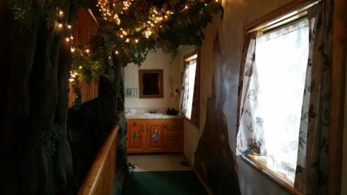 Hotel Castle Wood Theme Cottages- Couples Only