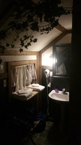 Hotel Castle Wood Theme Cottages- Couples Only
