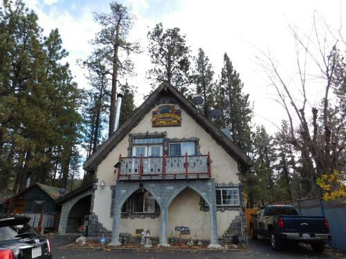 Hotel Castle Wood Theme Cottages- Couples Only