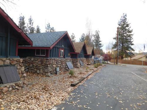 Hotel Castle Wood Theme Cottages- Couples Only