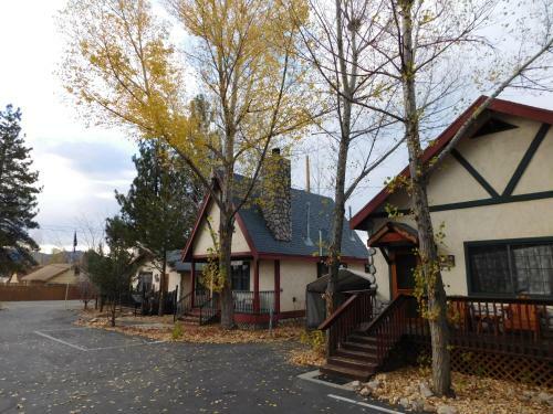 Hotel Castle Wood Theme Cottages- Couples Only