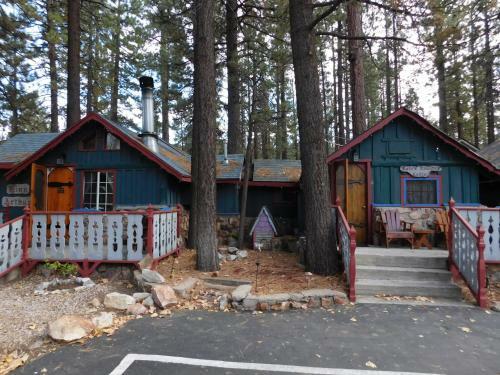 Hotel Castle Wood Theme Cottages- Couples Only