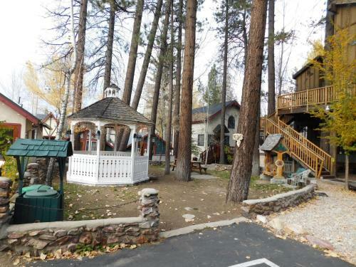 Hotel Castle Wood Theme Cottages- Couples Only