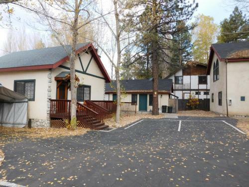 Hotel Castle Wood Theme Cottages- Couples Only