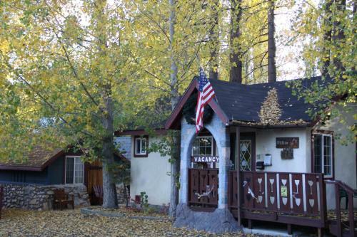 Hotel Castle Wood Theme Cottages- Couples Only
