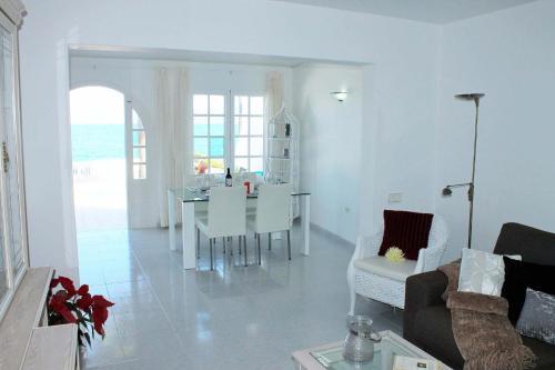 Villa Perseo Beachfront By Vacanzy Collection