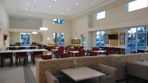 Hotel Holiday Inn Express & Suites Boynton Beach East