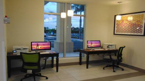 Hotel Holiday Inn Express & Suites Boynton Beach East