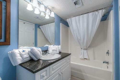 Yacht Club Villas #1-703 Apartment