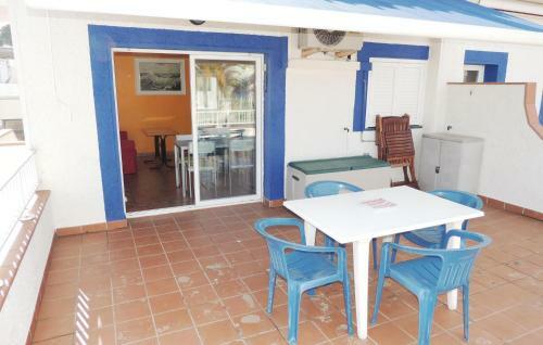 Two-bedroom Apartment L�escala 0 08