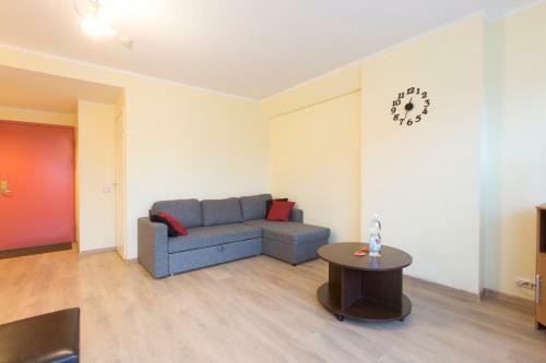J�e Apartments