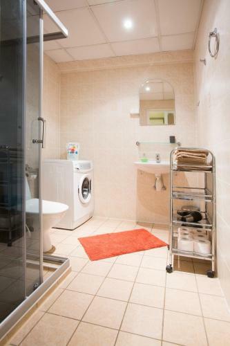 J�e Apartments