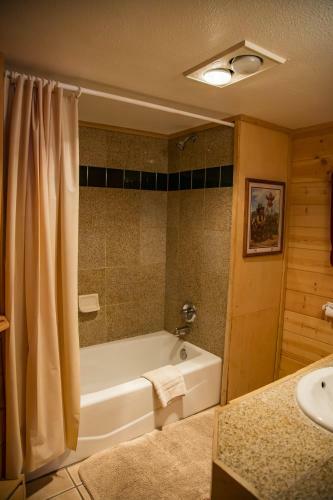 Lodge Amberwood