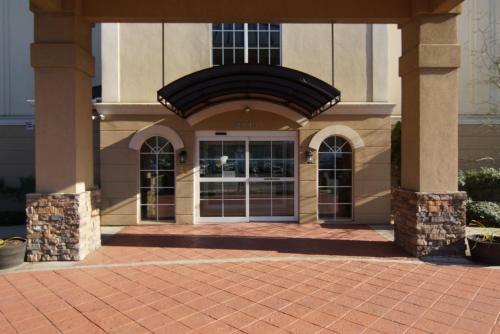 Hotel Comfort Suites North Brunswick