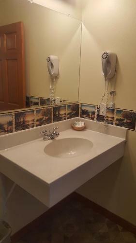 Hotel Longliner Lodge And Suites