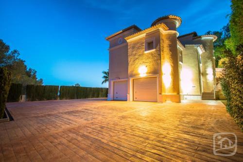 Abahana Villa Lou